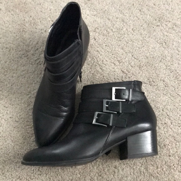 Via Spiga Shoes - Via Spiga black leather ankle booties 7.5